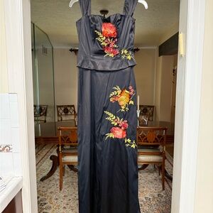 Elegant Black Dress with Floral Embroidery